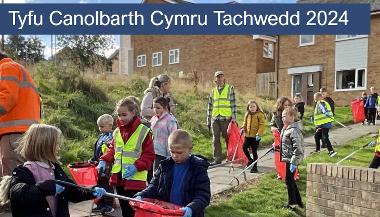 Image of children litter picking